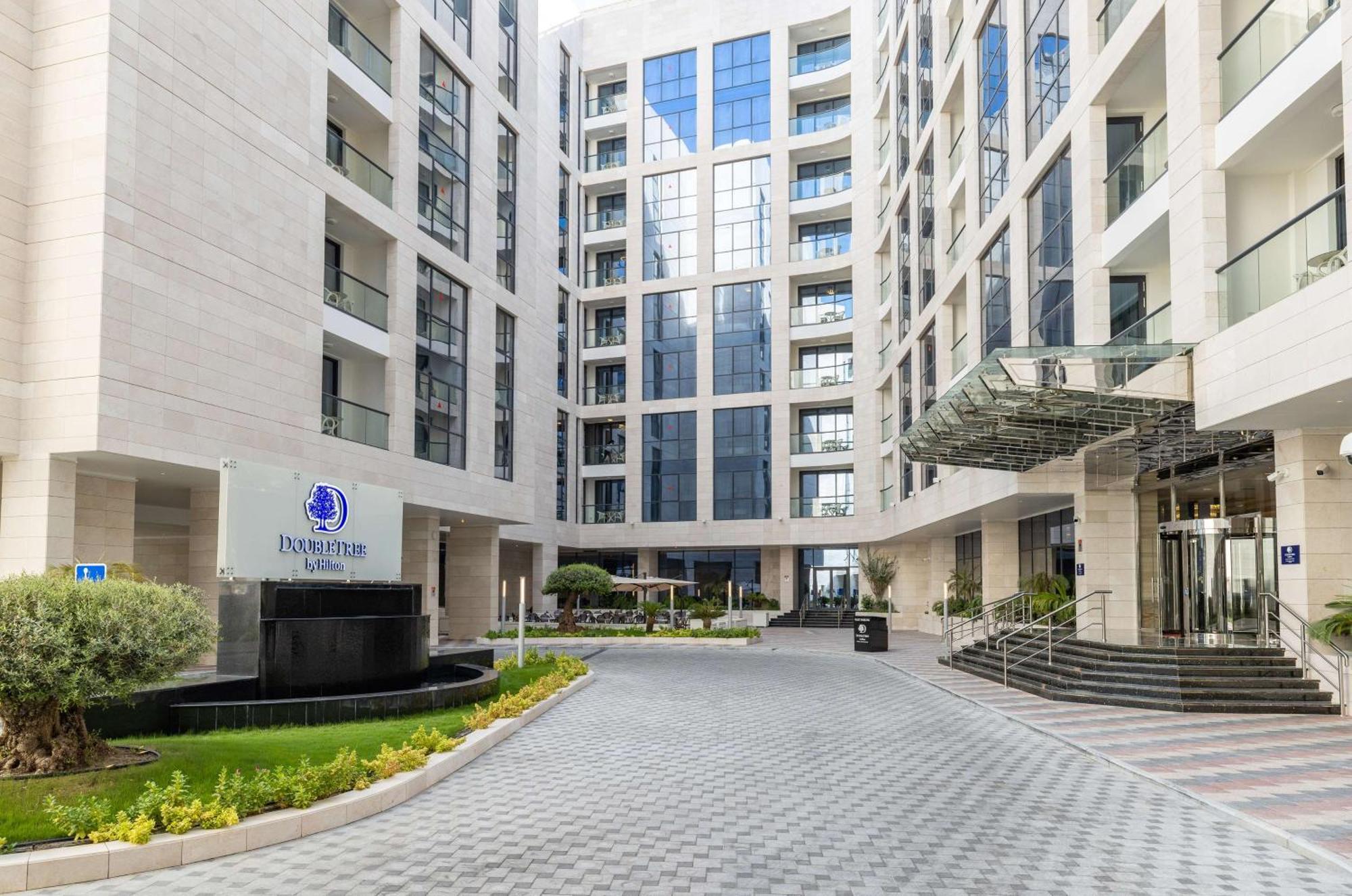 Doubletree By Hilton Doha Downtown Hotel Exterior photo