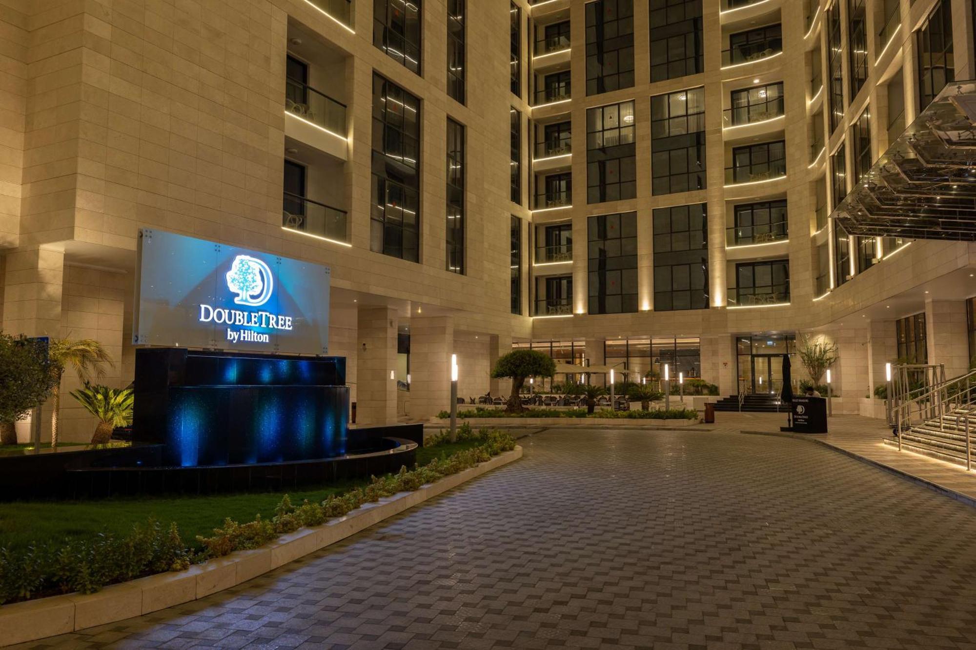 Doubletree By Hilton Doha Downtown Hotel Exterior photo